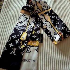 Louis Vuitton Black and White Monogram Scarf